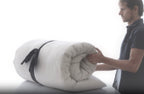 Vídeo de colchoneta ecológica Zenmat, portátil y cómoda, polivalente y natural, elaborada artesanalmente con algodón y fibra de cáñamo, incluye funda lavable 100% algodón, hecha en Barcelona de forma artesanal.