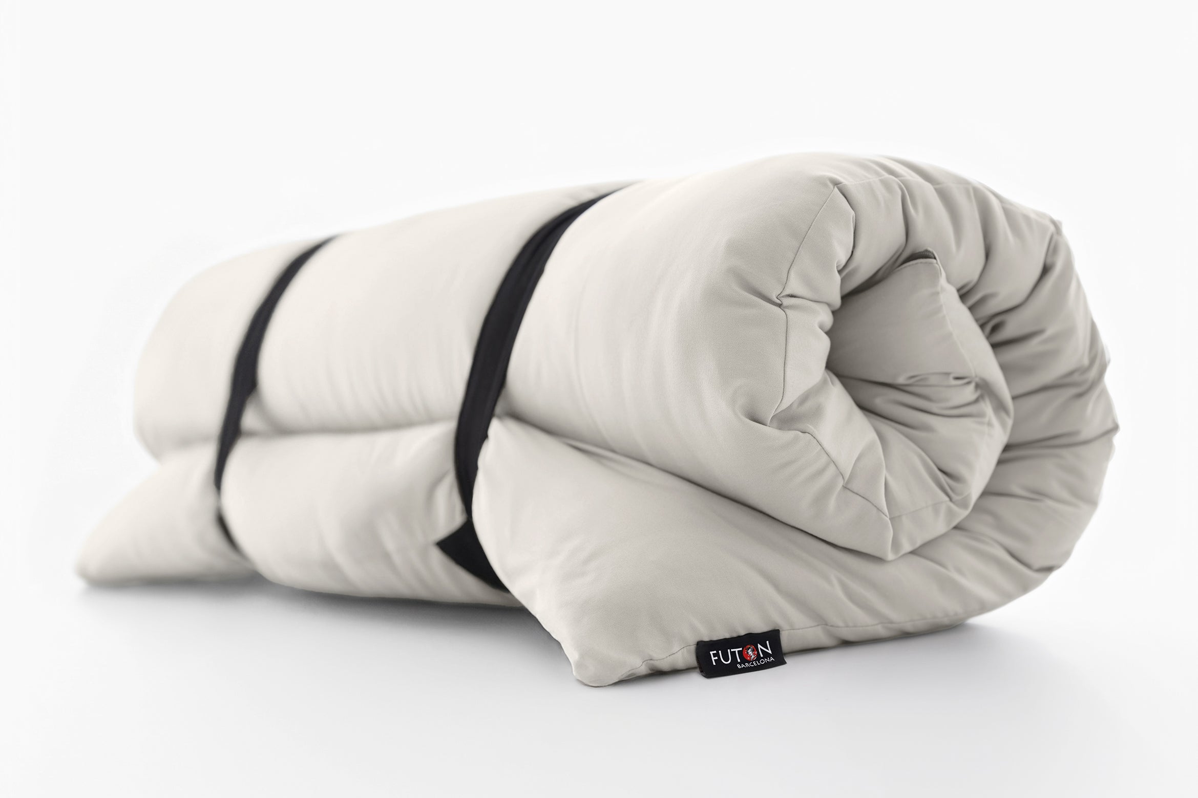 Colchoneta ecológica Zenmat, portátil y cómoda, polivalente y natural, elaborada artesanalmente con algodón y fibra de cáñamo, incluye funda lavable 100% algodón, hecha en Barcelona de forma artesanal. Tamaño doble en crudo. Ideal para Shiatsu.